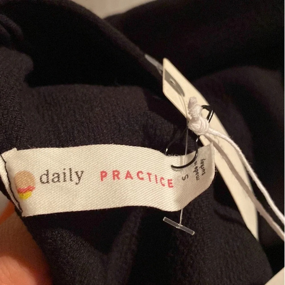 NWT DAILY PRACTICE BY
ANTHROPOLOGIE LONG-SLEEVE
KNIT DRESS size S - Picture 8 of 8